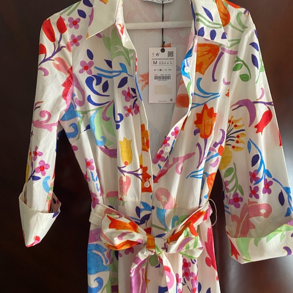 Zara Resort Wear Dress with Notched Collar and Cuffed Sleeves - Picture 2 of 6